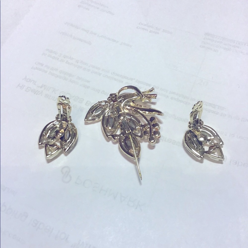 VINTAGE BROOCH AND CLIP EARRINGS - Picture 4 of 4